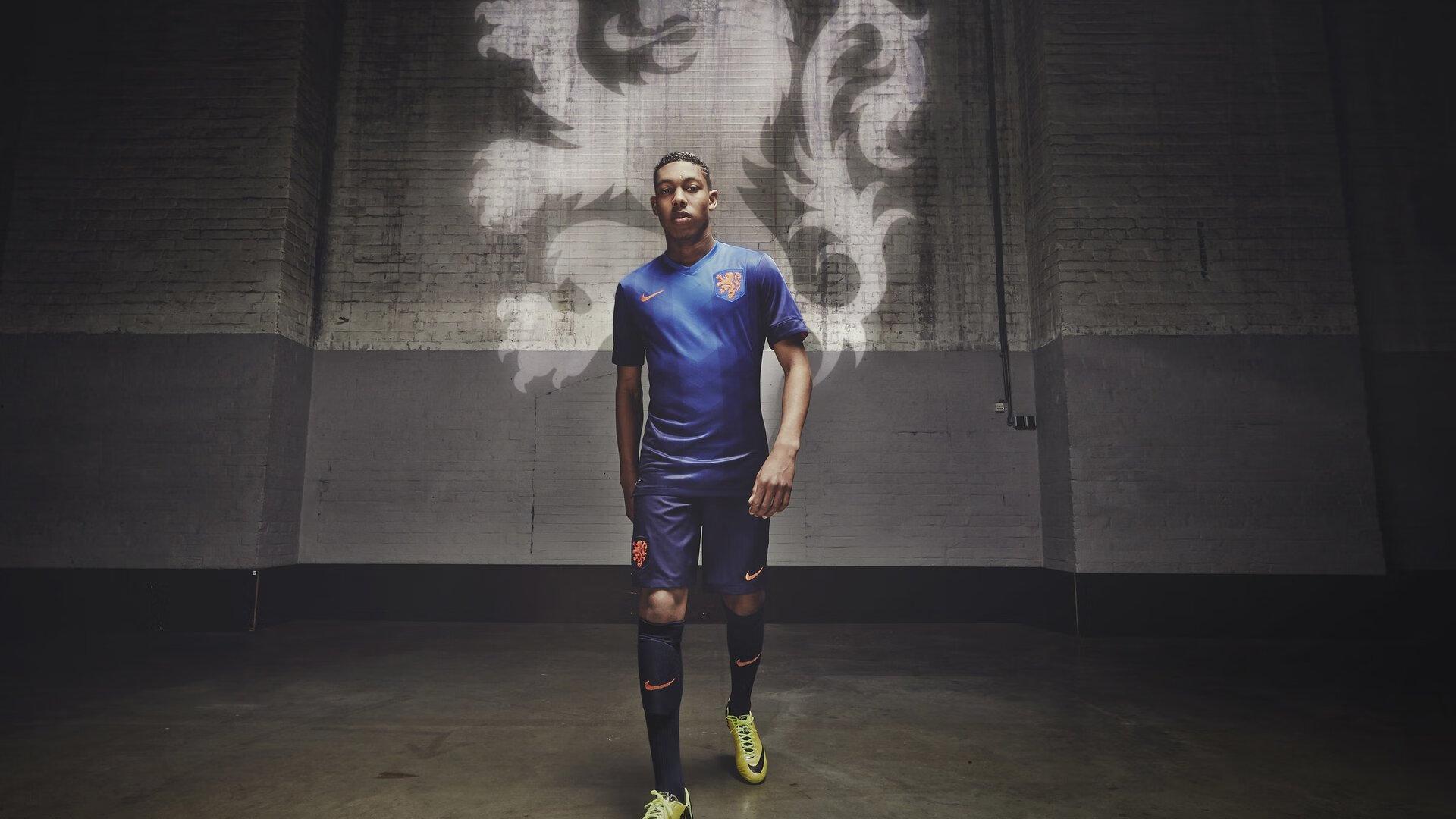 马雷斯卡盛赞埃斯特旺,一位不沉迷手机的旧时代孩子,在数字洪流中坚守纯粹足球