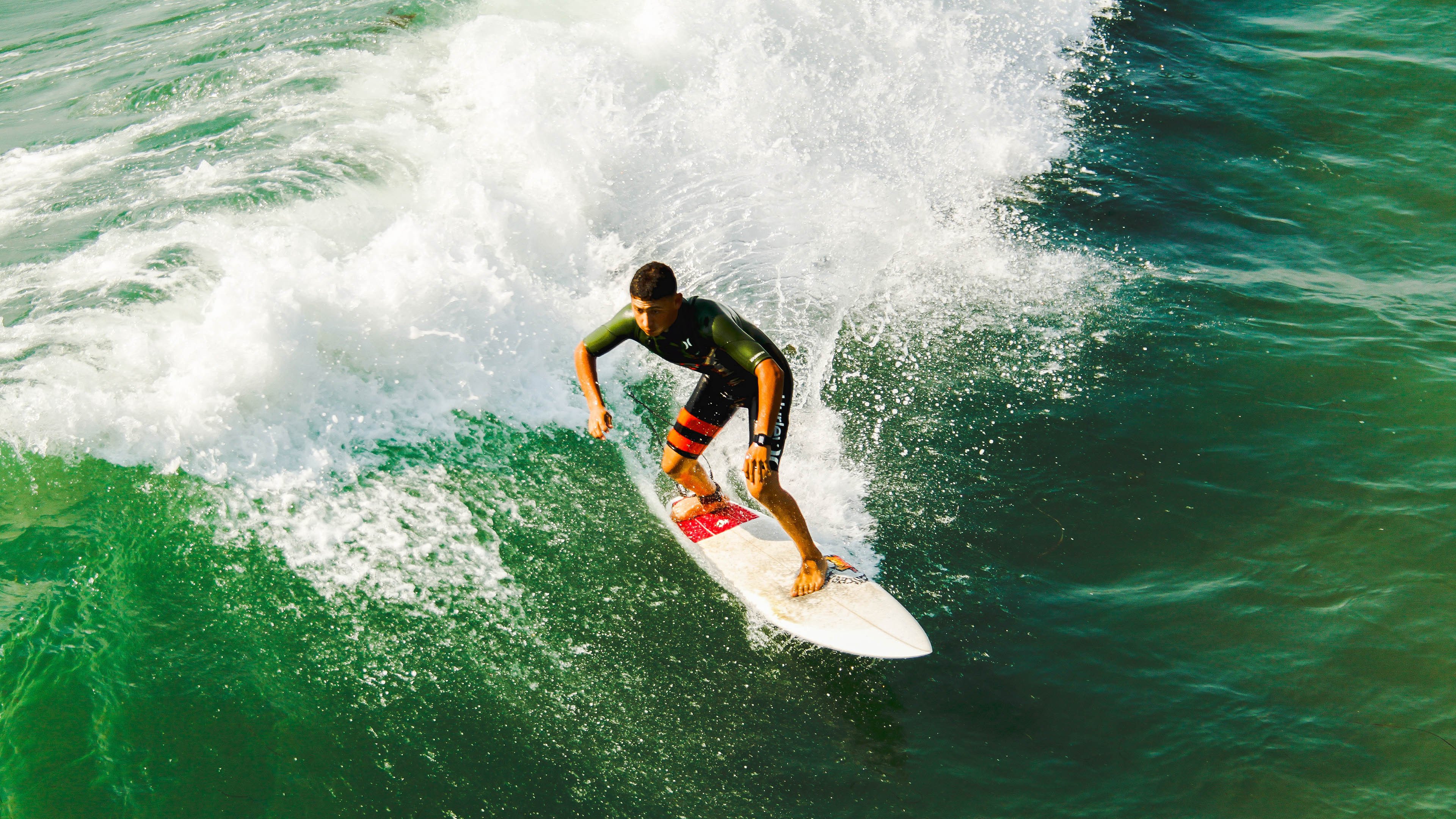 韩国球迷怒斥归化前锋争议，中韩足球对决再添场外风波